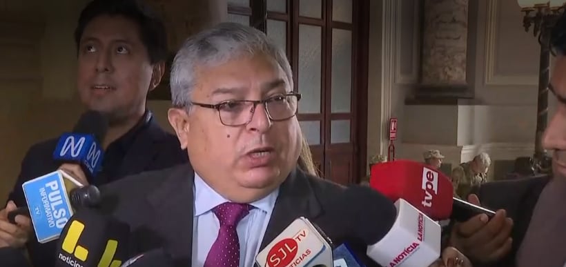 El diputado Fernando García, también expresó su sorpresa y malestar por el voto de dos senadores de su propia agrupación que respaldaron otorgar las facultades. Foto: GEC.