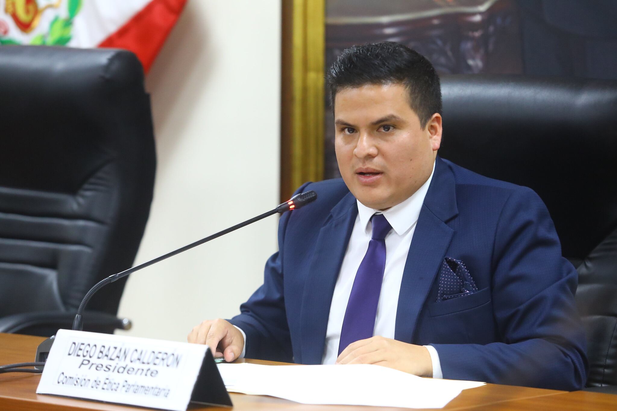 Diego Bazán presentó una moción para invitar al premier Alberto Otárola ante el Pleno del Congreso a fin de que explique la contratación de sus dos amigas en el Estado, sobre todo, de Yaziré Pinedo. (Foto: Congreso)