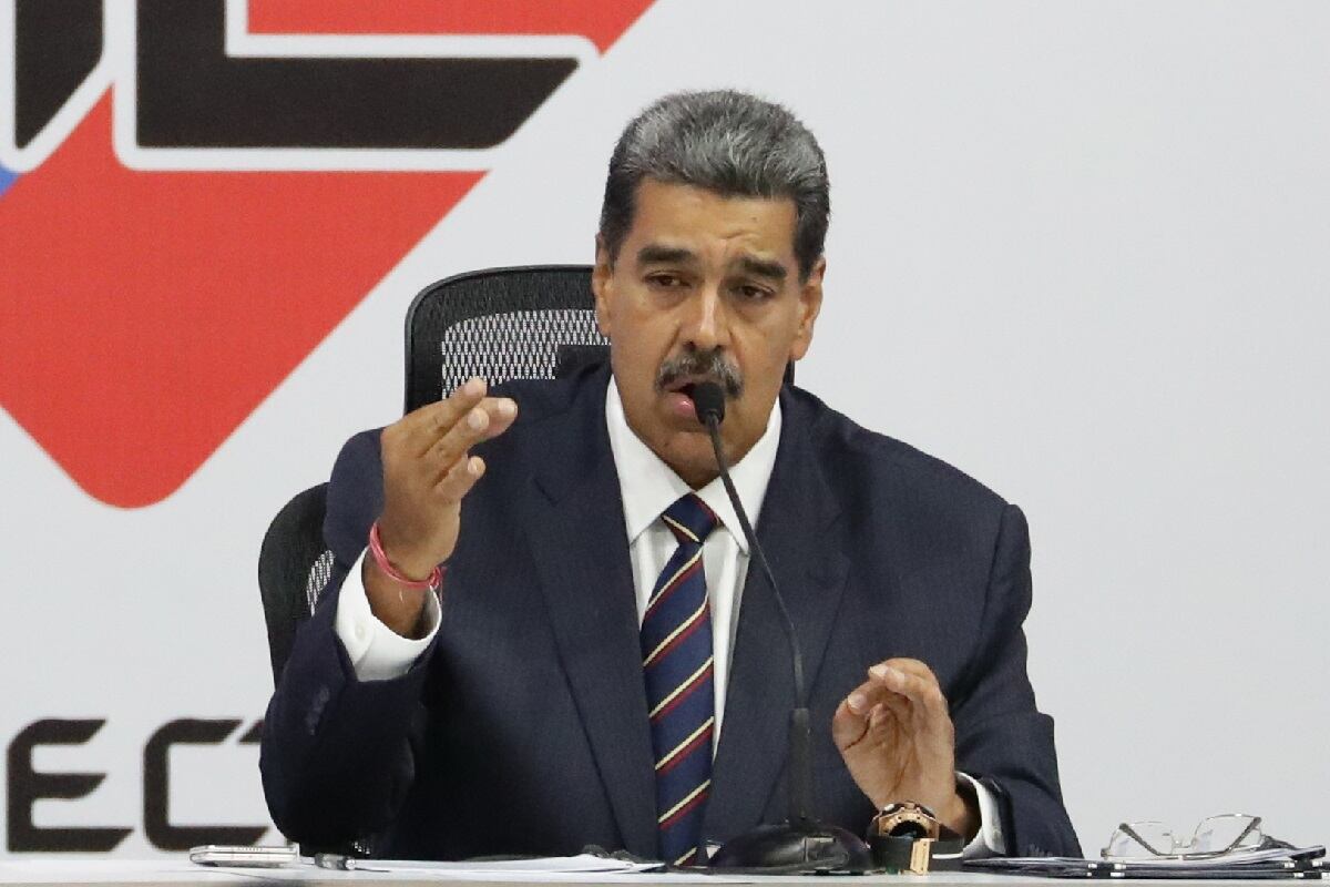El presidente de Venezuela, Nicolás Maduro, habla luego de ser proclamado presidente reelecto por el Consejo Nacional Electoral (CNE), en Caracas, el 29 de julio de 2024. (Foto de Ronald Peña R. / EFE)