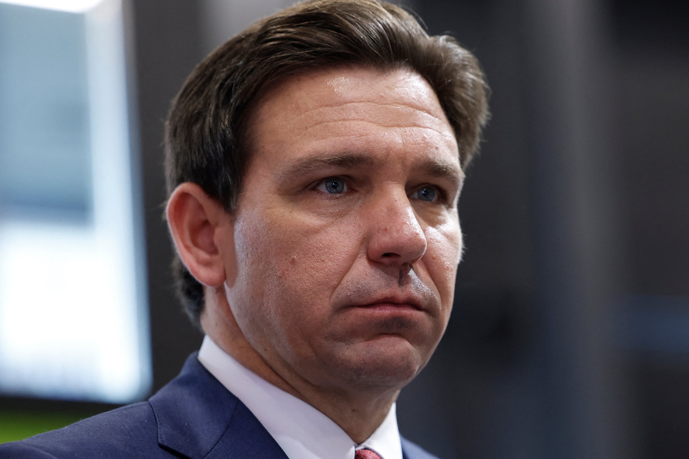 El gobernador Ron DeSantis firmó esta ley que ha despertado mucho la atención, no solo en Florida, sino en todo el mundo por la planificación futurista que ya existe (Foto: AFP)