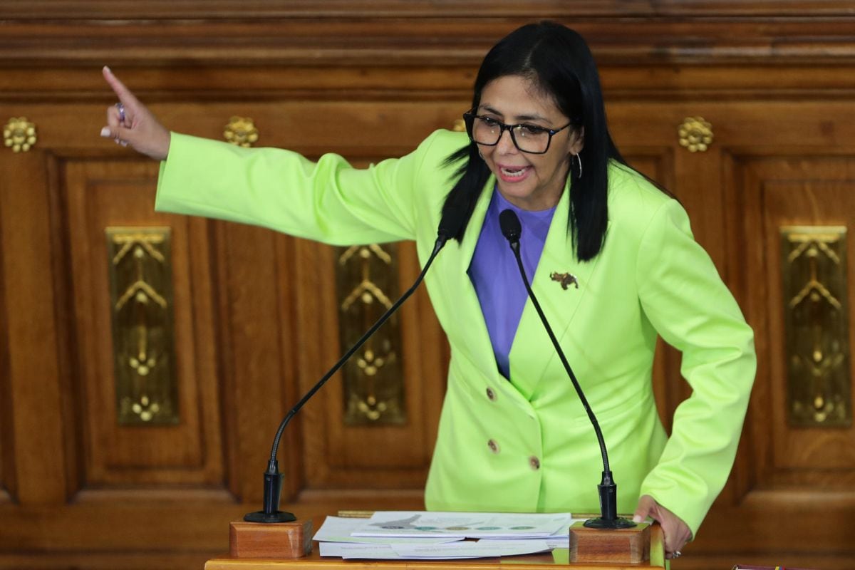 La presidenta encargada de Venezuela, Delcy Rodríguez, habla durante la presentación del informe anual de gestión de Nicolás Maduro, en Caracas. Foto: EFE/ Ronald Peña R.