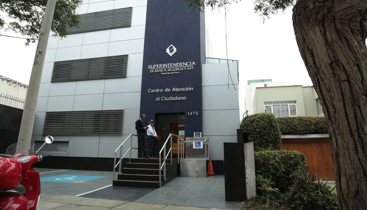 La SBS designó a Carlos Enrique Montesinos Cáceres y Silvia Beatriz Daza Robles como administradores temporales, principal y alterno. (Foto: GEC)