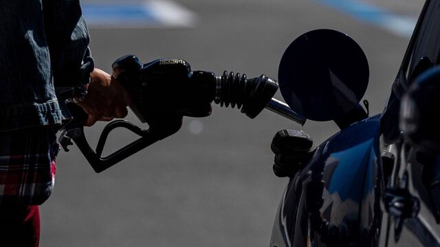 COVID impulsa ventas de automóviles y gasolina en todo el mundo