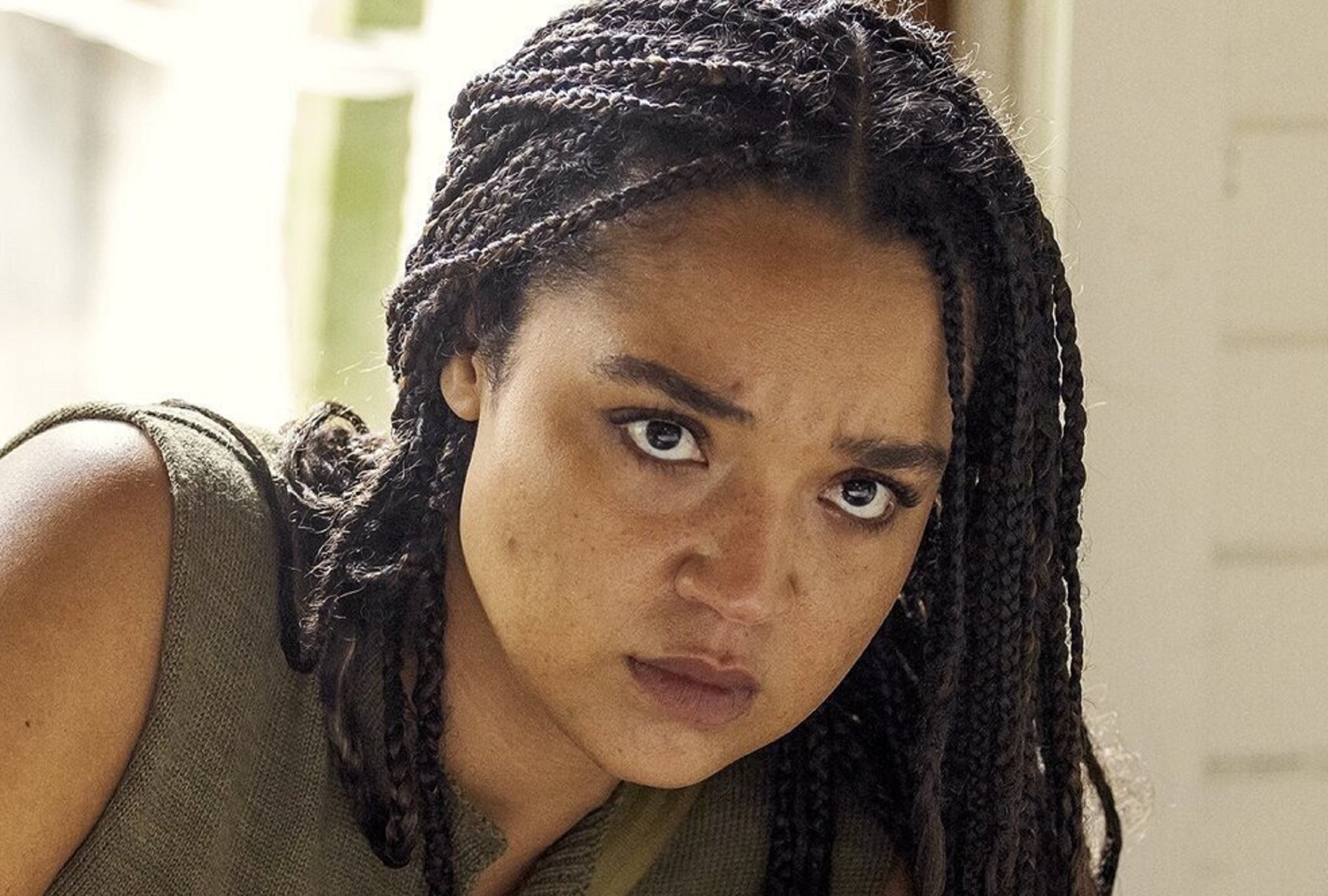 Lina (Aisha Dee) tiene que descubrir quién está detrás de las amenazas antes de que sea demasiado tarde en el thriller psicológico australiano
