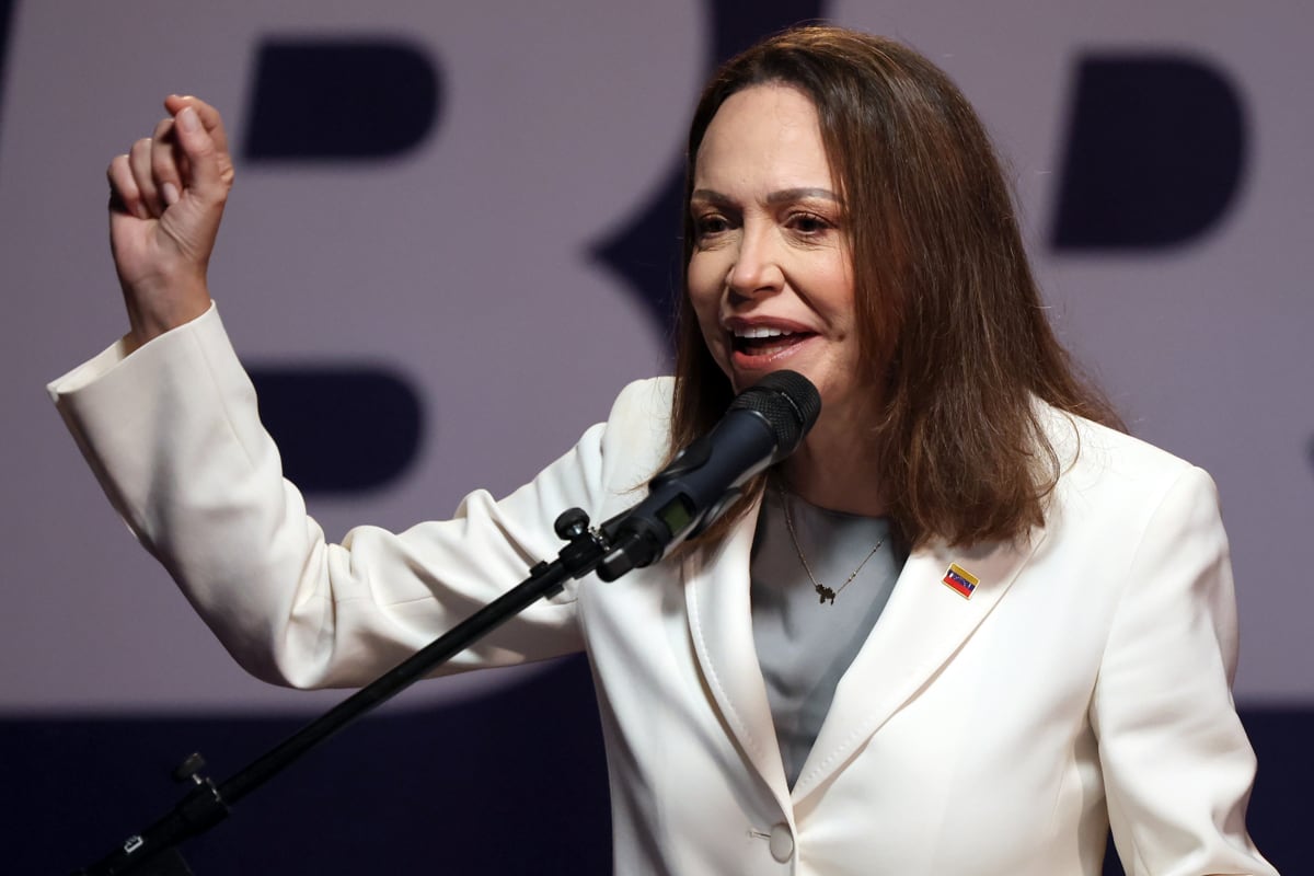 La líder opositora María Corina Machado, habla en una rueda de prensa en la Universidad Católica Andrés Bello este jueves, en Caracas (Venezuela). Foto: EFE/ Miguel Gutiérrez