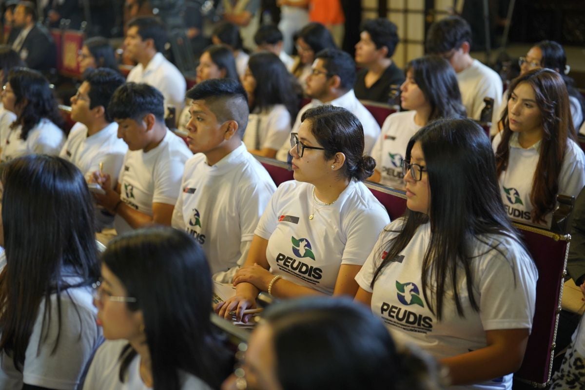 Alrededor de 2,000 estudiantes peruanos cursan programas en la Universidad Internacional de Valencia. Foto: Andina