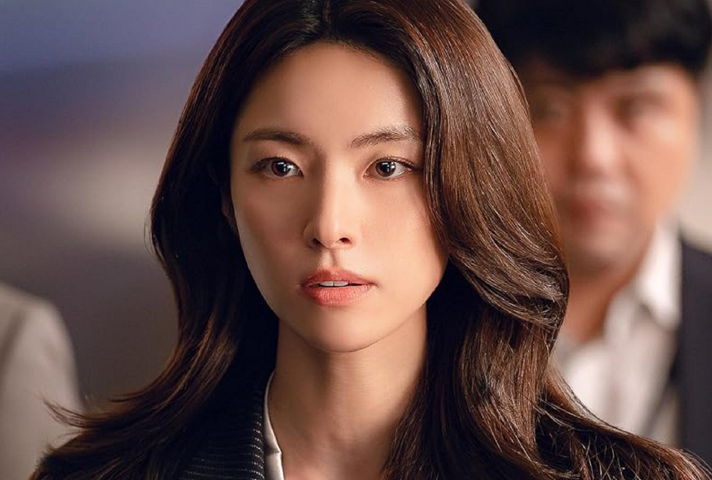 Ha Young interpreta a Go Eun-sae, una fiscal del Seúl que perdió la memoria tras un accidente en la serie surcoreana "Acaramelados" (Foto: Netflix)