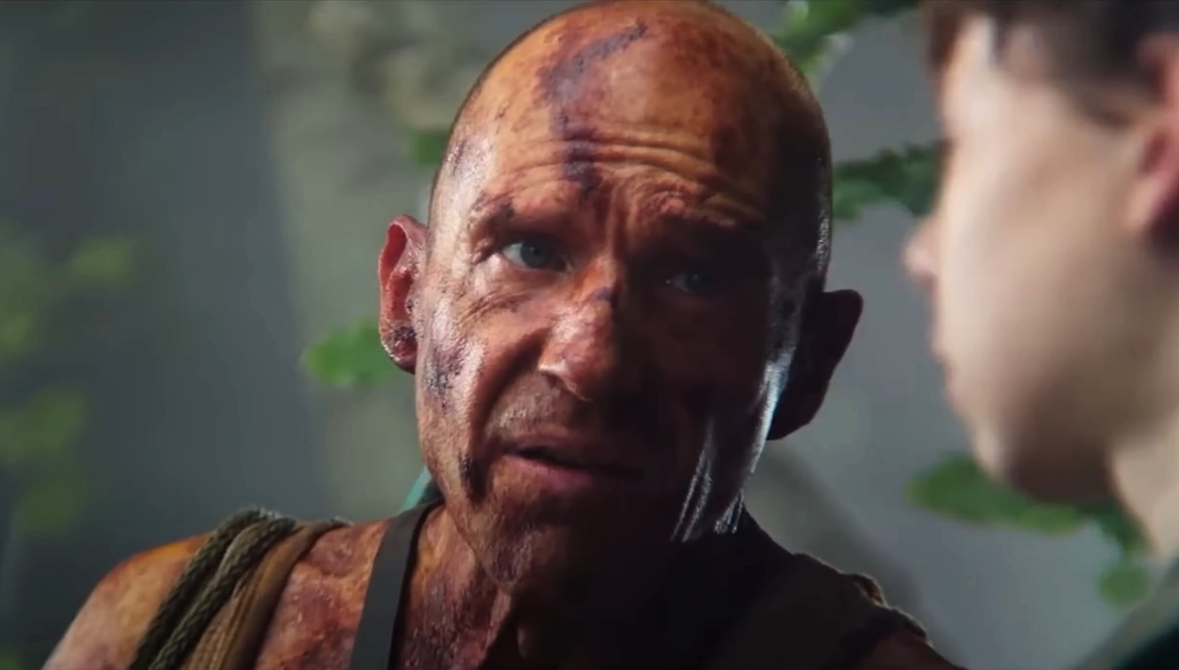 El reconocido actor Ralph Fiennes asume el rol del Dr. Ian Kelson en la película "28 Years Later" (Foto: Sony Pictures Releasing)