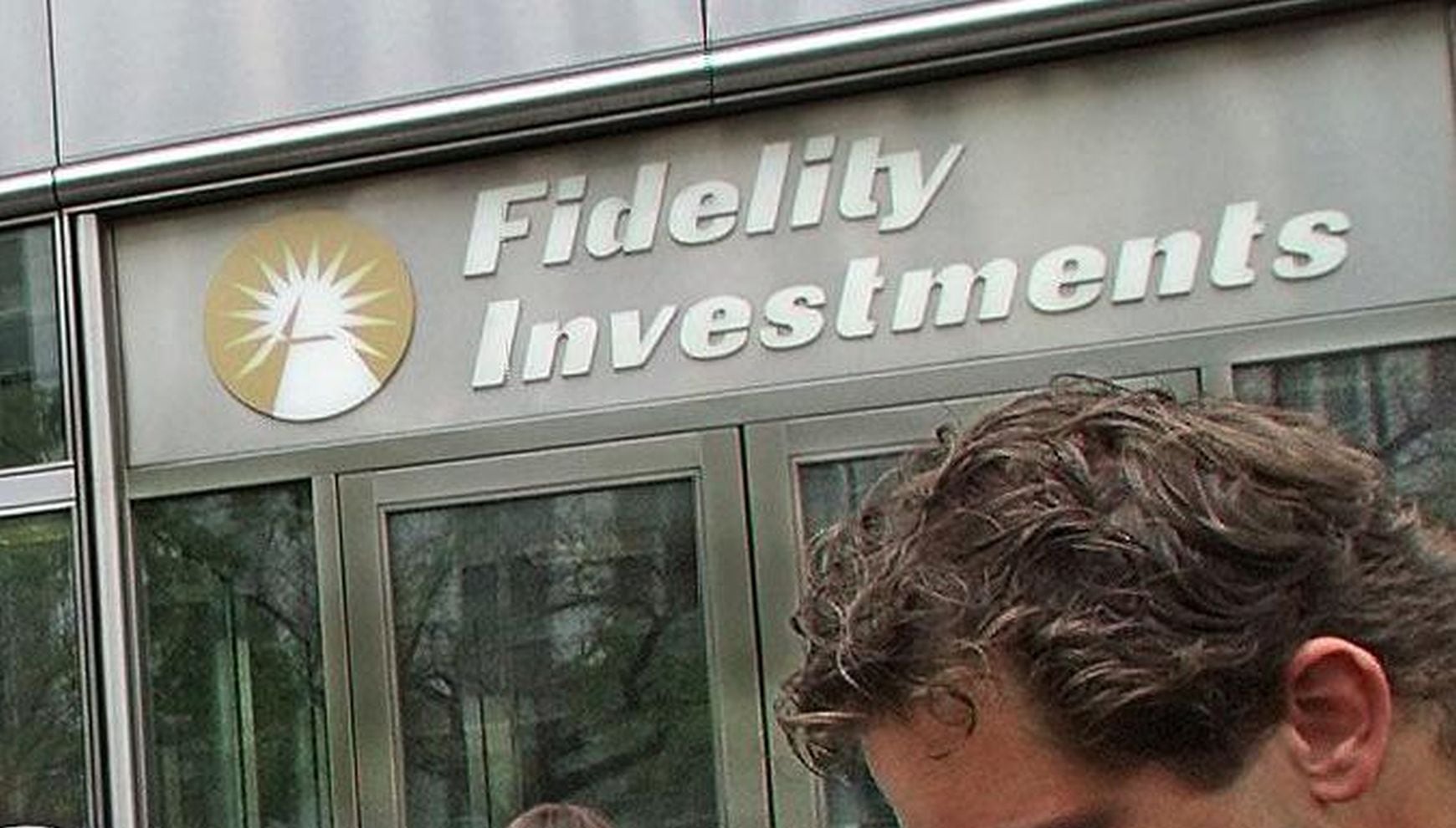 Aunque Fidelity niega haber cometido irregularidades, aceptó un acuerdo extrajudicial que ofrece dinero, monitoreo de crédito y otros beneficios a los consumidores afectados, a la espera de la aprobación final del tribunal (Foto: Luke Frazza / AFP)