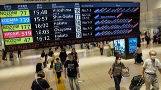 Trenes y vuelos cancelados en Japón por llegada de un tifón en pleno período vacacional