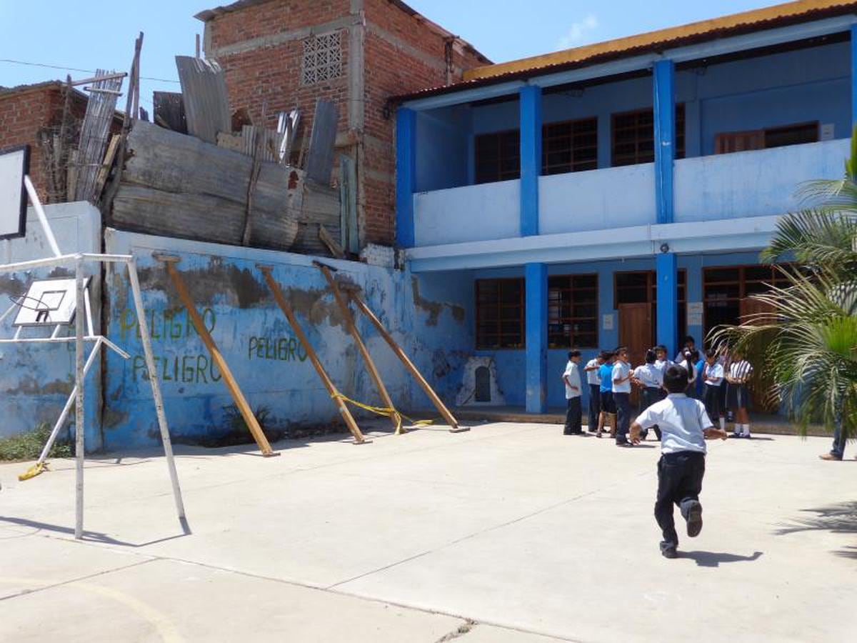 Solo 1 de cada 10 estudiantes logra un nivel satisfactorio en lectura y matemáticas en escuelas estatales. Es crucial cerrar las brechas educativas y fortalecer la formación para responder a las demandas laborales del futuro, según expertos. Foto: difusión GEC