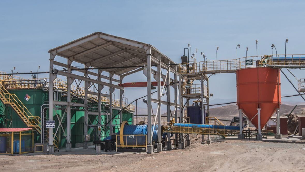 Dynacor opera la planta Veta Dorada y posee una propiedad de exploración aurífera en Perú.