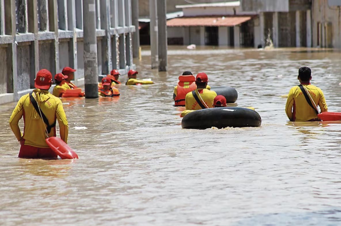 La preparación ante El Niño también implica atender el desgaste emocional de los trabajadores y brindar herramientas a los líderes para gestionar la presión durante una eventual emergencia. Foto: Andina