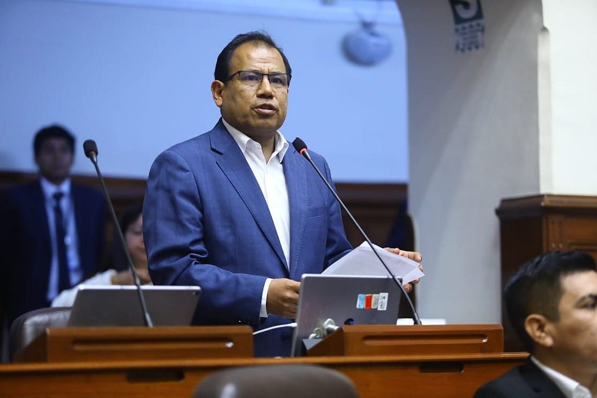 Se le descontará 60 días de sueldo a Edgar Tello por recibir donación de dinero. (Foto: Congreso)