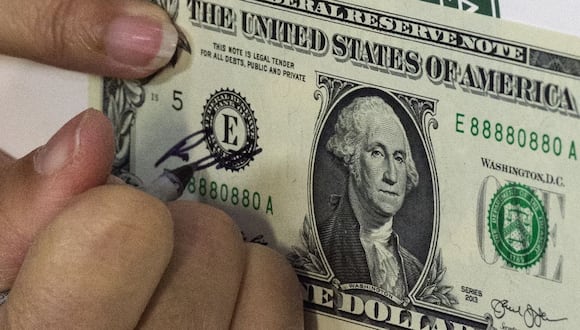 En Estados Unidos, los cheques de estímulo representan una medida de inversión social dirigida a aquellos en mayor necesidad. Connecticut continúa ofreciendo esta forma de ayuda social, con montos que pueden alcanzar hasta los 500 dólares (Foto: AFP)