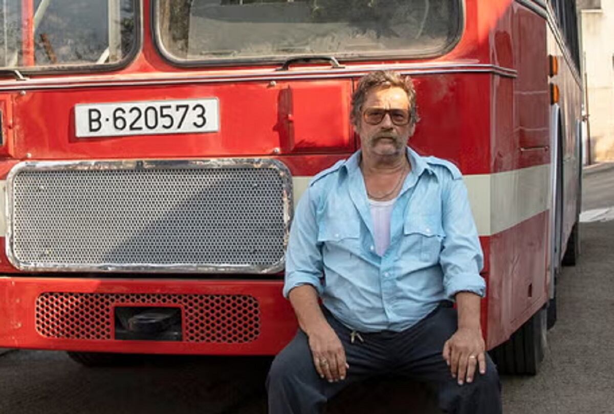 Manolo Vital (Eduard Fernández) secuestró un autobús en la película biográfica española "El 47" (Foto: A Contracorriente Films)