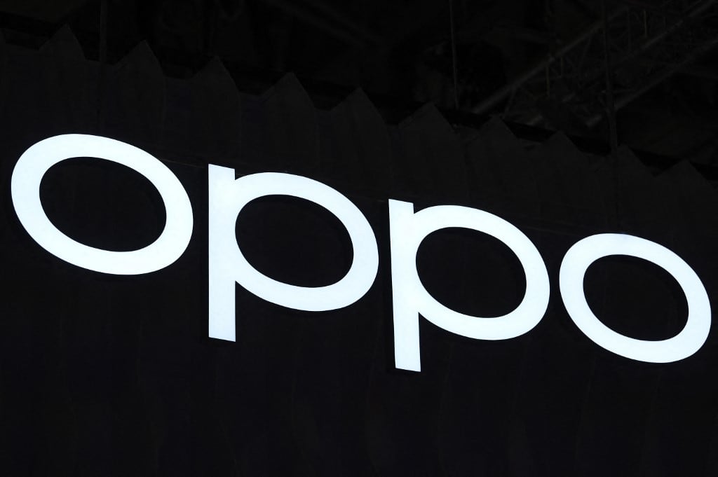 El logotipo del fabricante chino de teléfonos inteligentes Oppo se puede ver en el Mobile World Congress (MWC), la mayor reunión anual de la industria de las telecomunicaciones, en Barcelona el 2 de marzo de 2023. (Foto de Josep LAGO / AFP)
