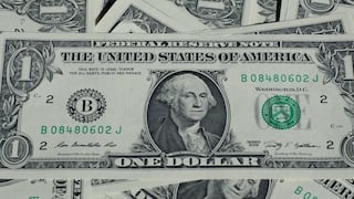 Hoja de billetes de un dólar sin cortar que se vendió a más de 20,000 dólares por autógrafo de Warren Buffett 