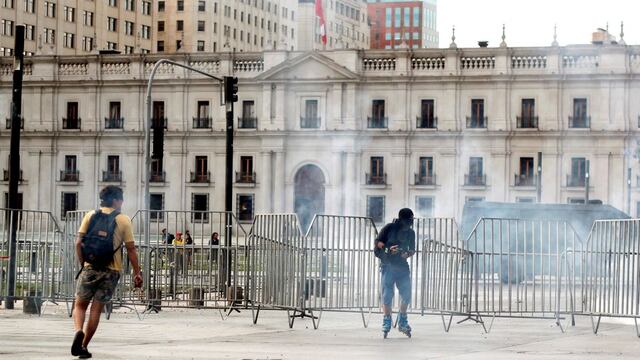 Fitch rebaja a “negativa” la perspectiva de Chile por la ola de protestas