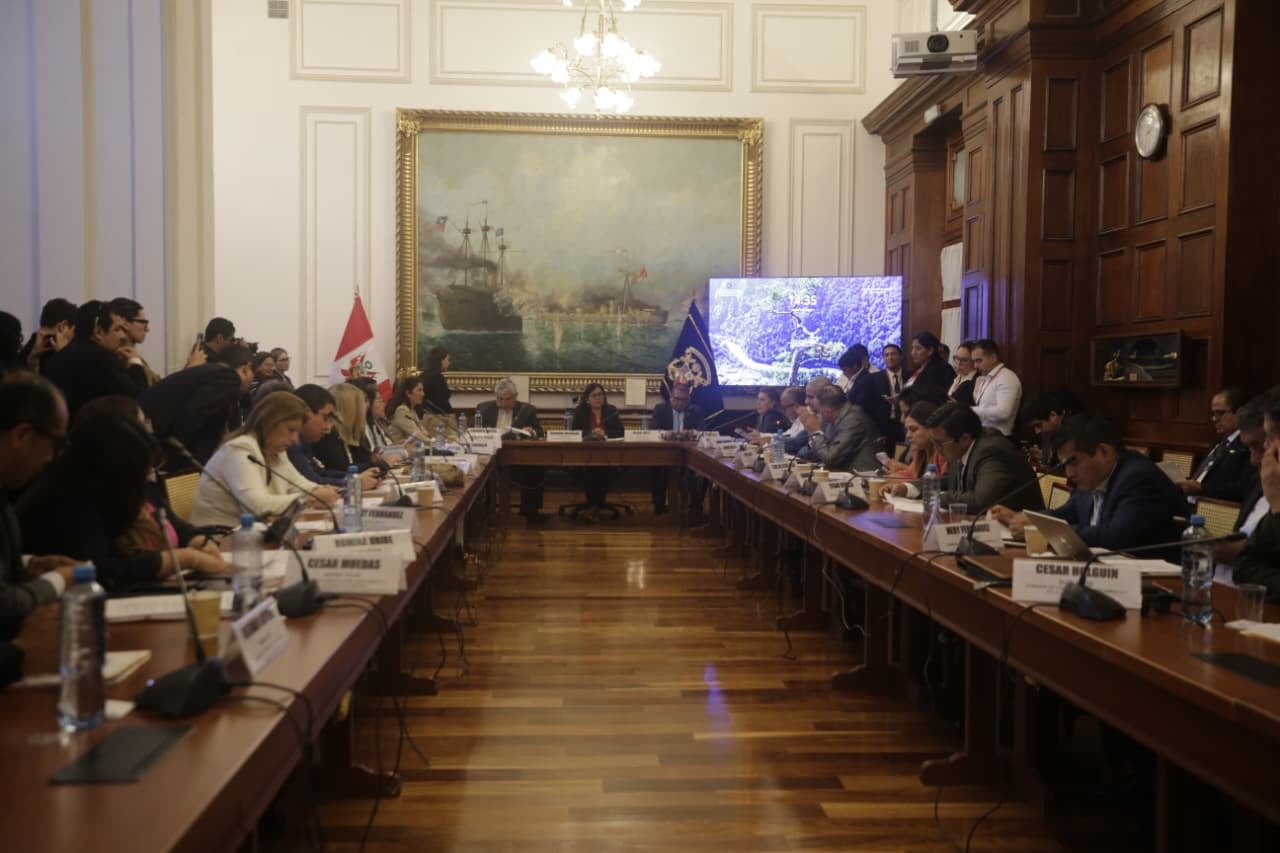 "Estamos en etapa de evaluación de lo que vamos a consignar", dijo el diputado Abensur, respecto al dictamen en minoría que alistan. Foto: Cesar Bueno@photo.gec