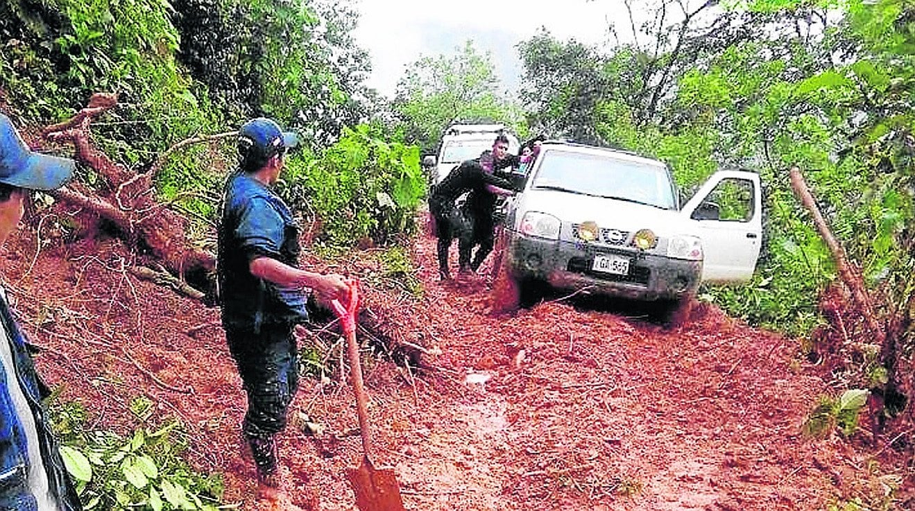 Piura: Huaico sepulta a familia en caserío de Huarmaca.