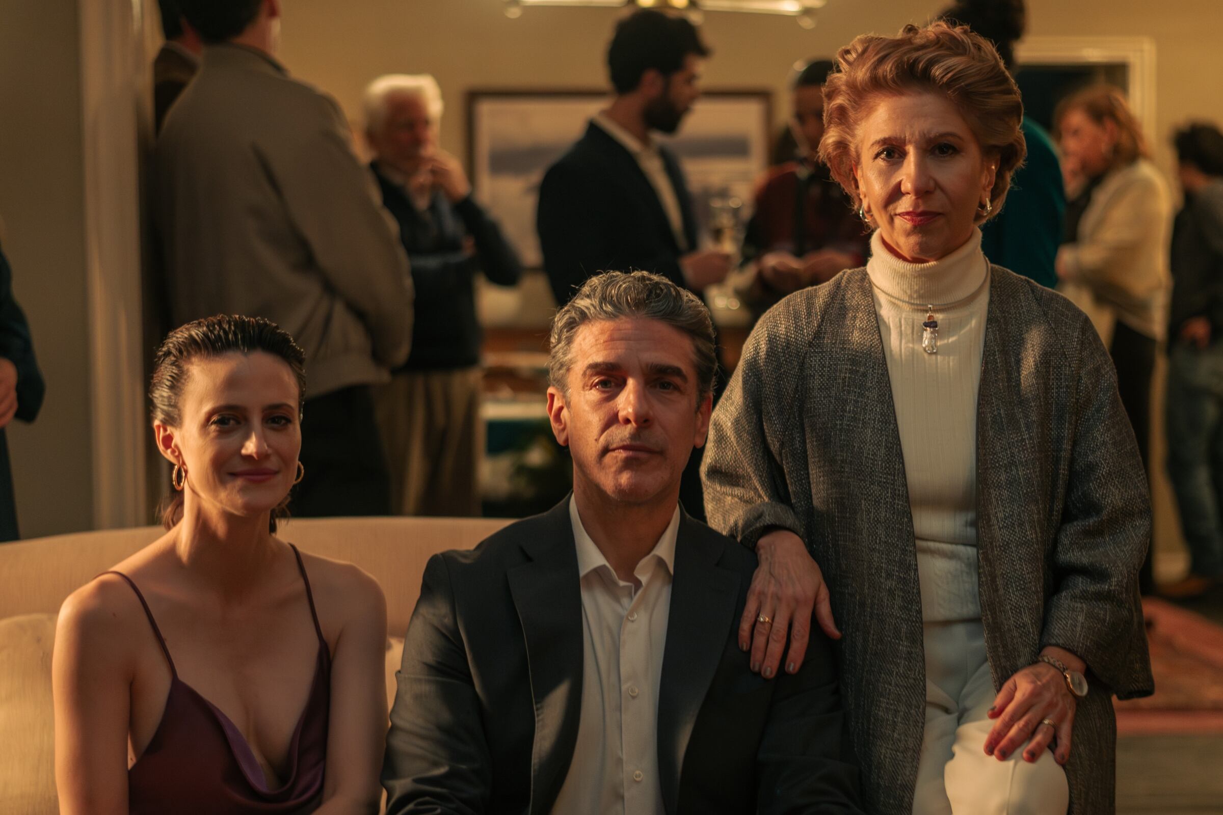 Lucrecia (Mónica Antonópulos), Fernando (Leonardo Sbaraglia) e Irene (Alejandra Flechner) en la serie "Las maldiciones" (Foto: Netflix)