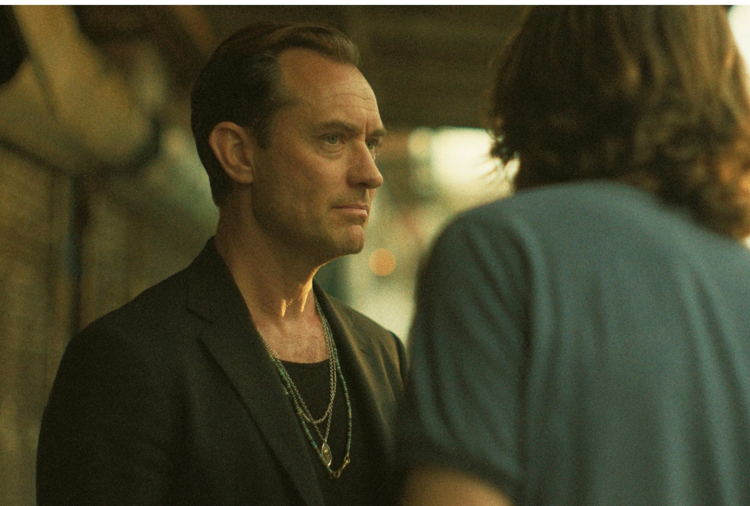 El actor británico Jude Law en su papel de Jake Friedken en la miniserie de drama criminal "Black Rabbit" (Foto: Aggregate Films / Automatik Entertainment / Netflix)