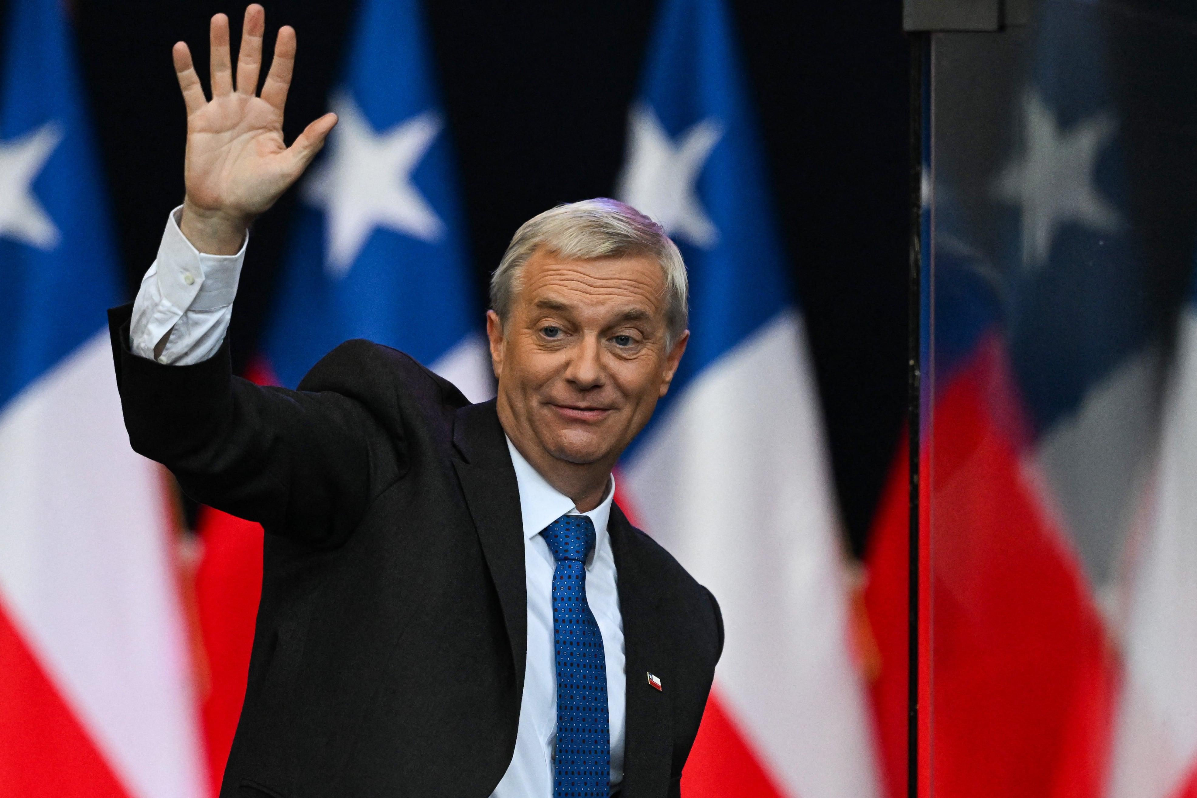 Estados Unidos felicita a Kast y confía en que Chile priorice fin de inmigración ilegal. (Foto de EITAN ABRAMOVICH / AFP).