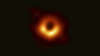 Científicos publican la primera imagen de un agujero negro