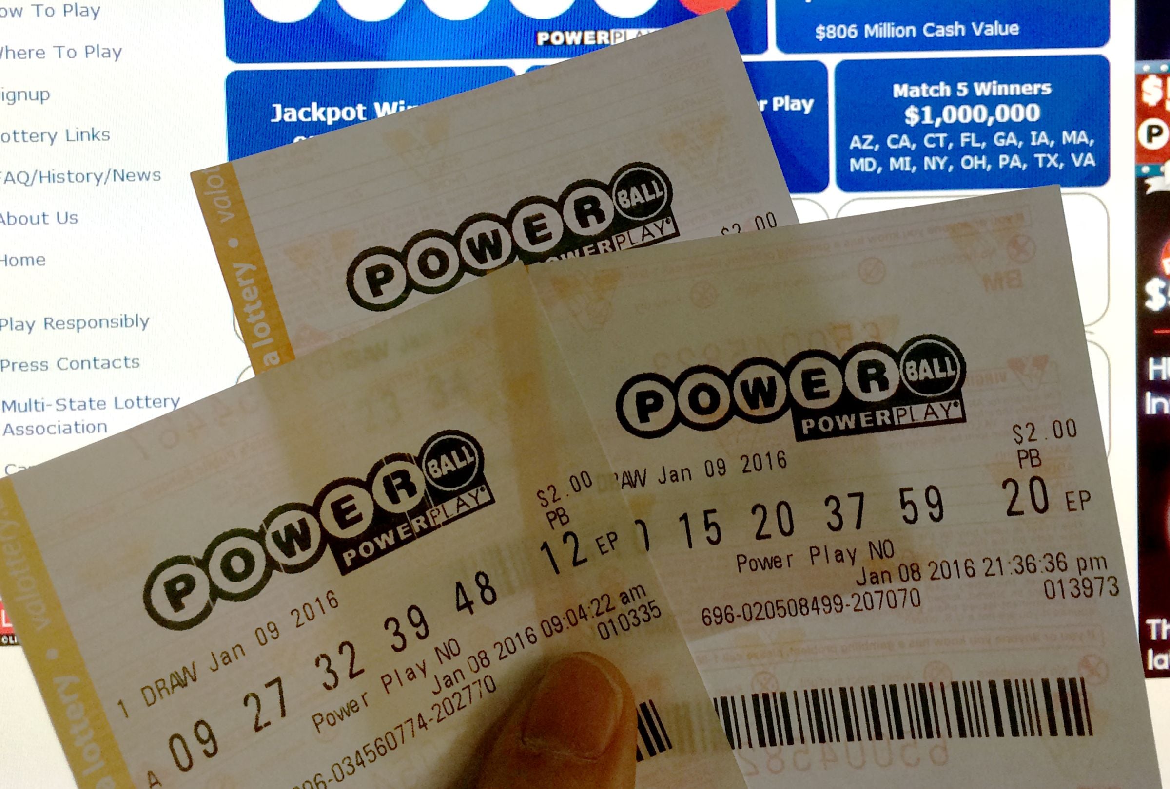 En esta nota conocerás los resultados del sorteo del Powerball del sábado 7 de febrero y descubrir si alguien se quedó con el premio mayor. (Foto: KAREN BLEIER / AFP)