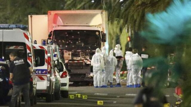 Ataque con camión deja al menos 75 muertos en Niza en Día de la Bastilla