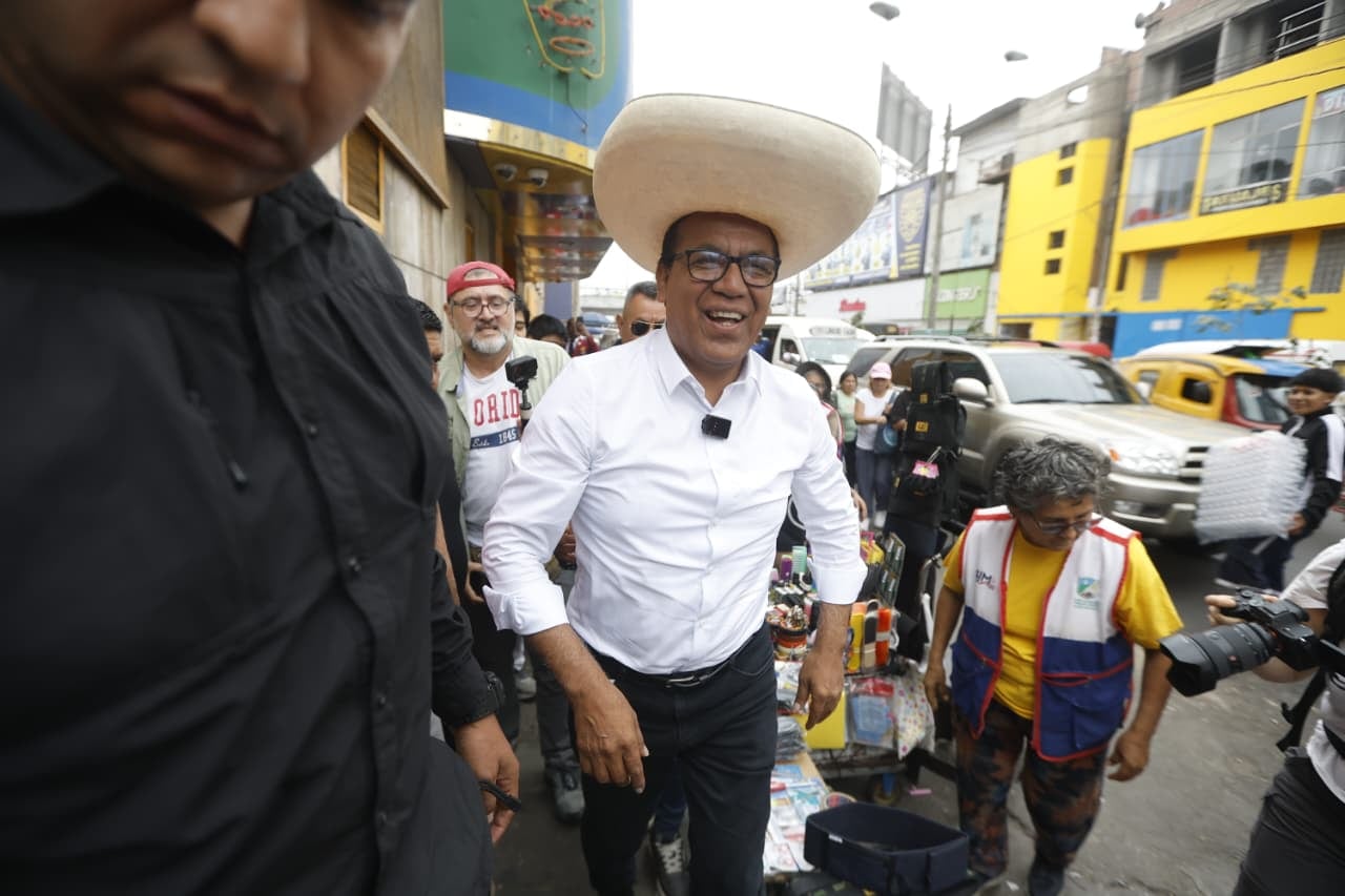 Cuando aparece con probabilidad no despreciable un candidato percibido como hostil a la inversión privada, los inversionistas ajustan sus proyecciones.