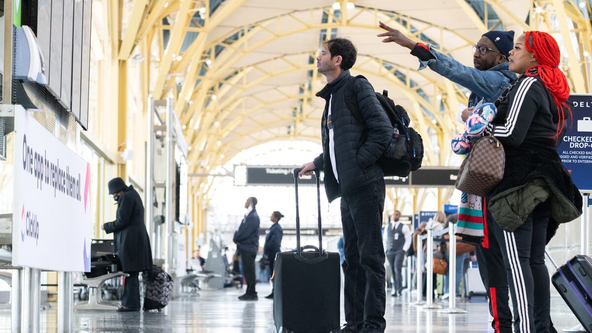 Por qué los pasajes de avión en EE. UU. siguen caros y qué esperar para fin de año