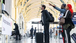 Por qué los pasajes de avión en EE. UU. siguen caros y qué esperar para fin de año