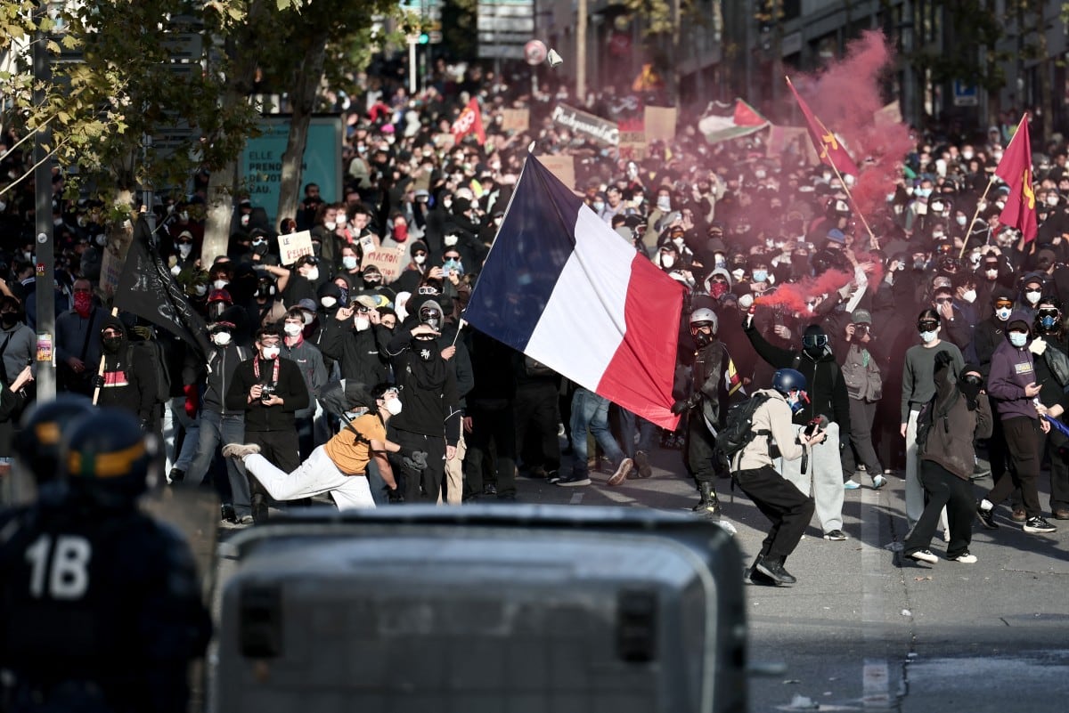 Francia afronta una nueva semana de movilizaciones sociales con caceroladas y protestas