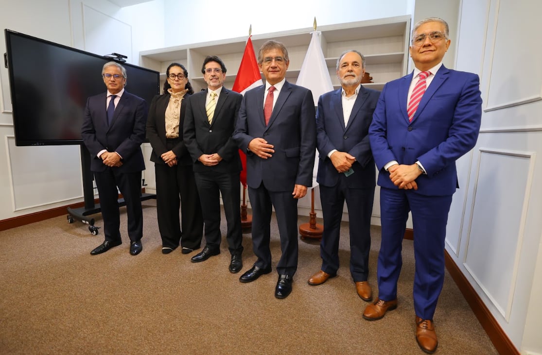 Este jueves 3 de septiembre, el ministro reunirá a empleadores y trabajadores para tender puentes, construir acuerdos y convertir el diálogo social en acciones concretas antes de la emergencia. Foto: MTPE