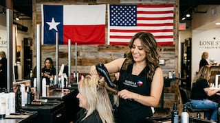 Cambio en Texas desde el 01 de mayo: nueva regla afecta a cosmetólogos, barberos y contadores sin documentos