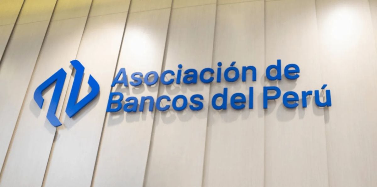 EFEMÉRIDES. Los bancos Azteca, Ripley y Falabella tienen el 100%, 99.9% y 99%, respectivamente, de suscolocaciones sin garantías, según cifras de la Asociación de Bancos (Asbanc).