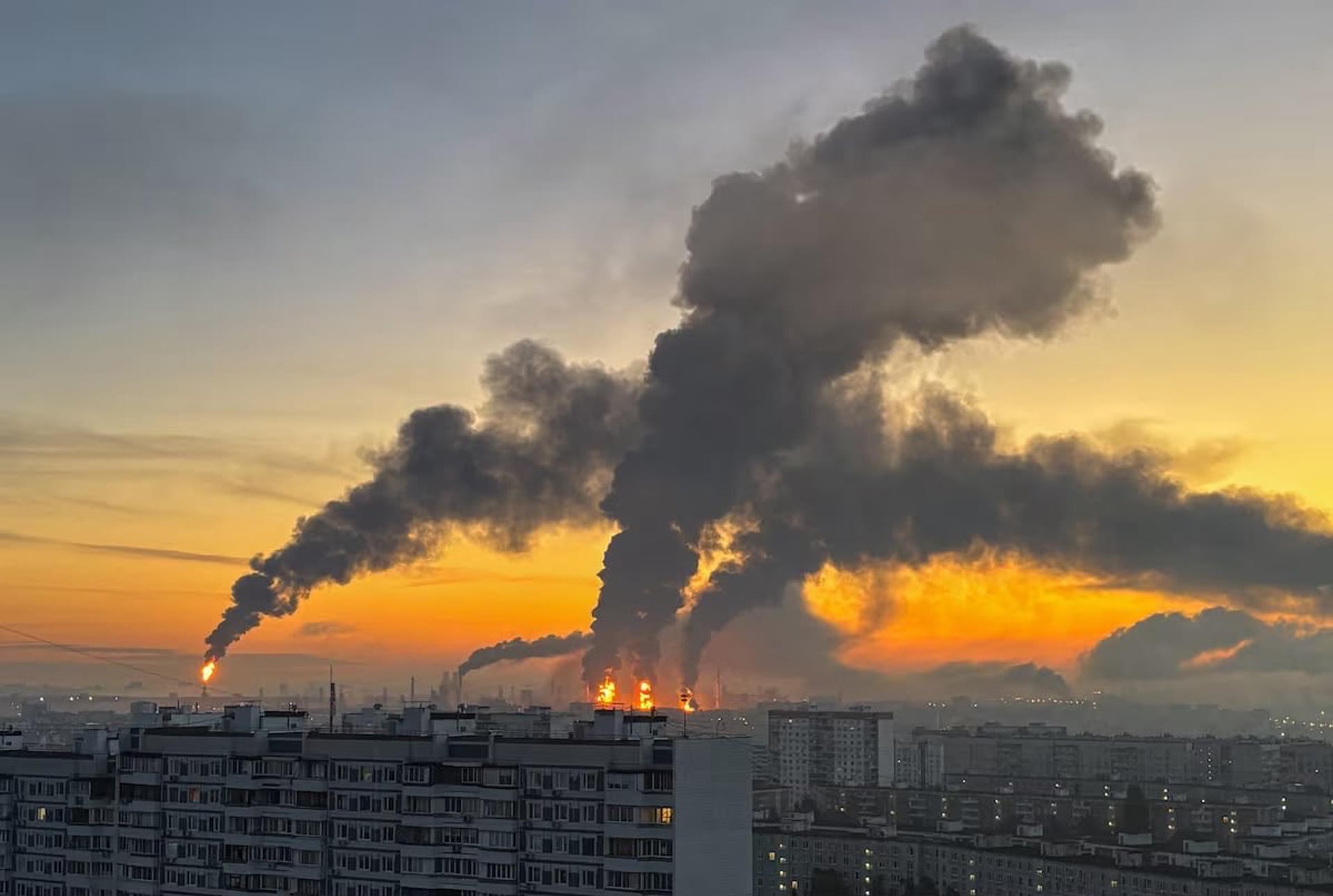 Ataque de Ucrania con drones contra una refinería en Moscú, en mismo día de la principal jornada de las elecciones parlamentarias en Rusia. (EFE/Cuenta oficial en X del ministro de exteriores de Ucrania, Andrii Sybiha).