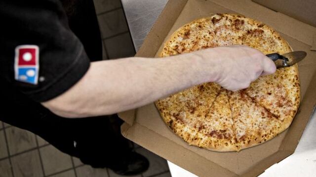 Domino's lleva sus pizzas al asiento del conductor