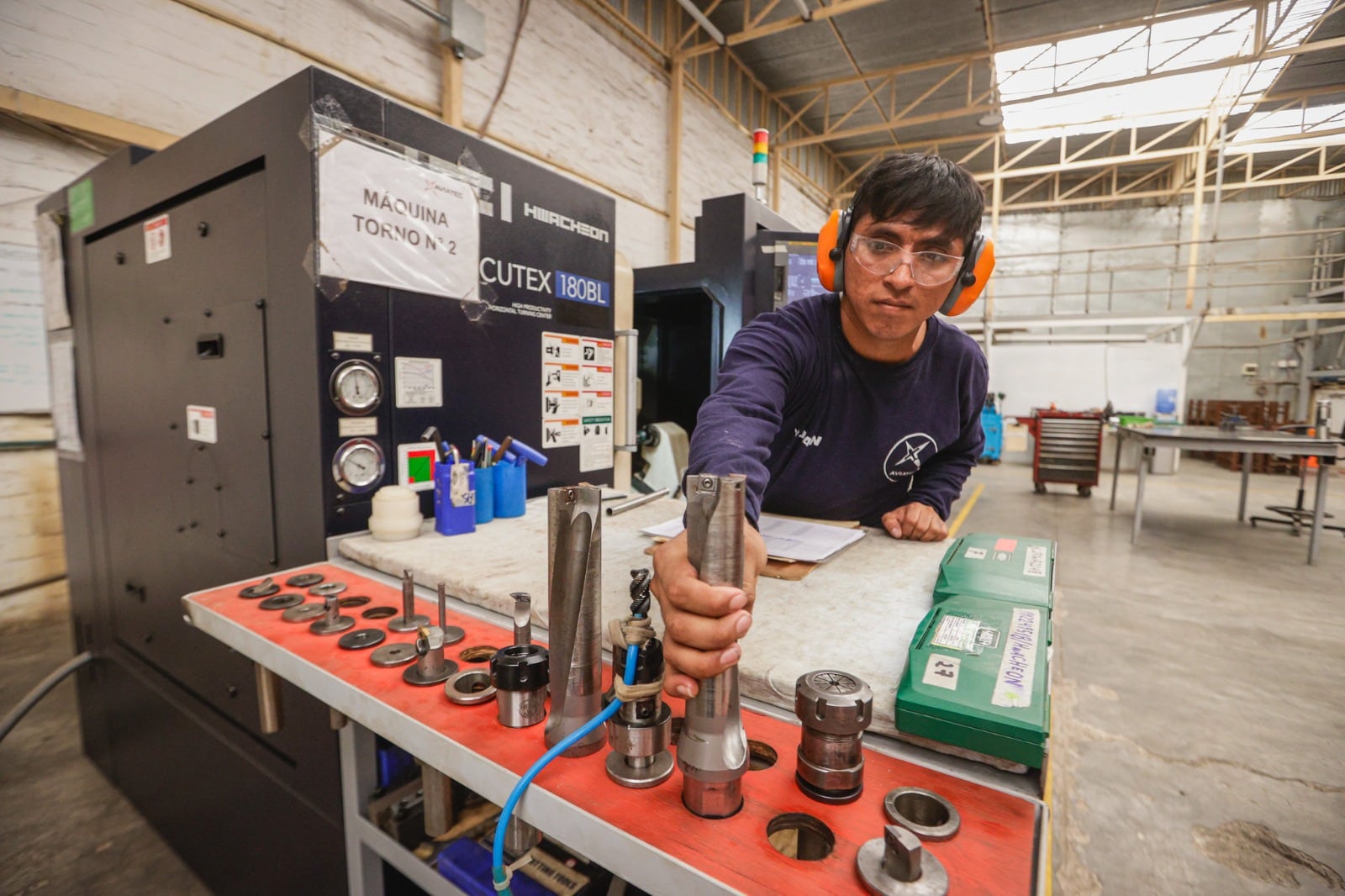 La empresa ha recibido unos 30,000 planos en su historia, de los cuales al menos 5,000 corresponden a productos completos, incluidos vehículos no civiles como sistemas de transporte de motores, misiles y cohetes.