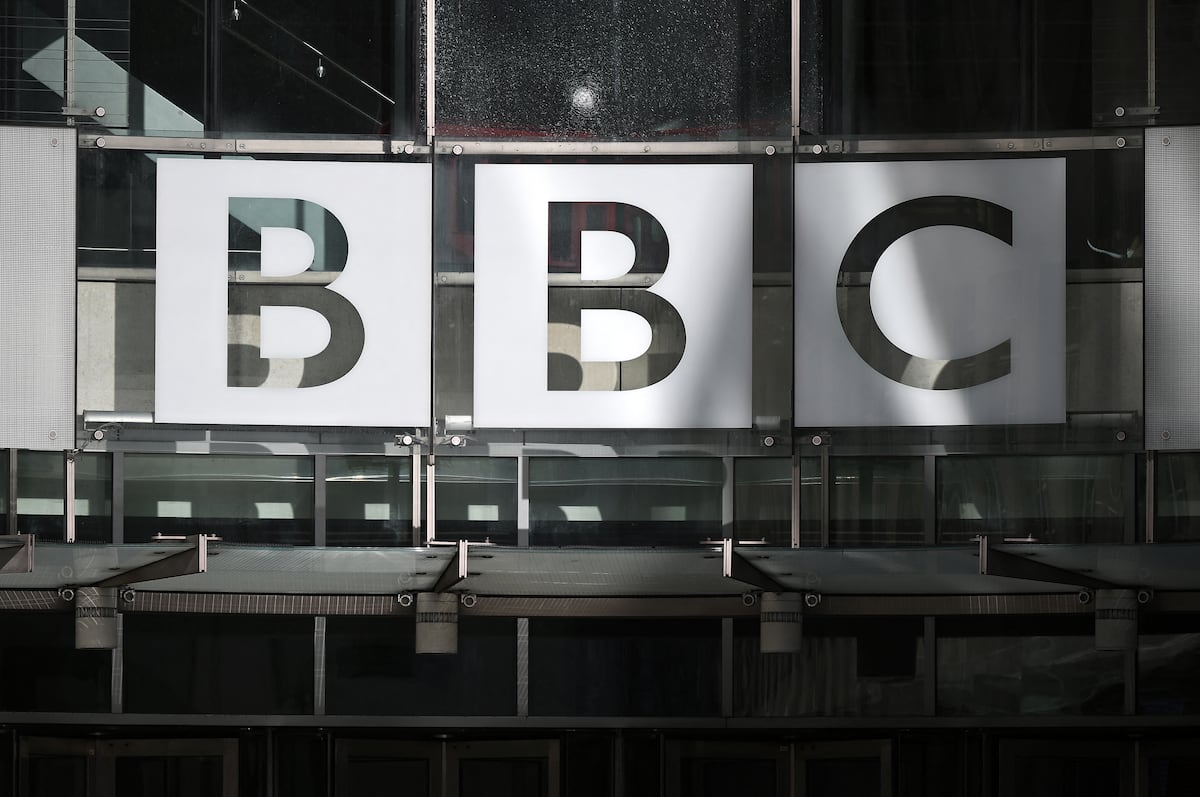 La BBC cerrará BBC Three, BBC Scotland y Radio 4 Extra a mediados de 2027 como parte de su plan para reducir gastos. Foto: Justin TALLIS / AFP.