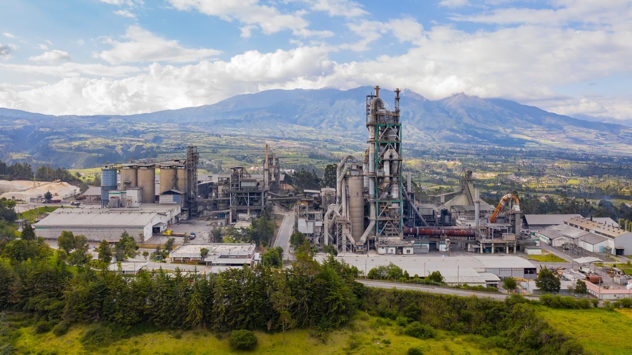 El Grupo Unacem ejecutó inversiones por cerca de S/699 millones en eficiencia operativa, activos industriales y proyectos de mejora ambiental y tecnológica en 2025.