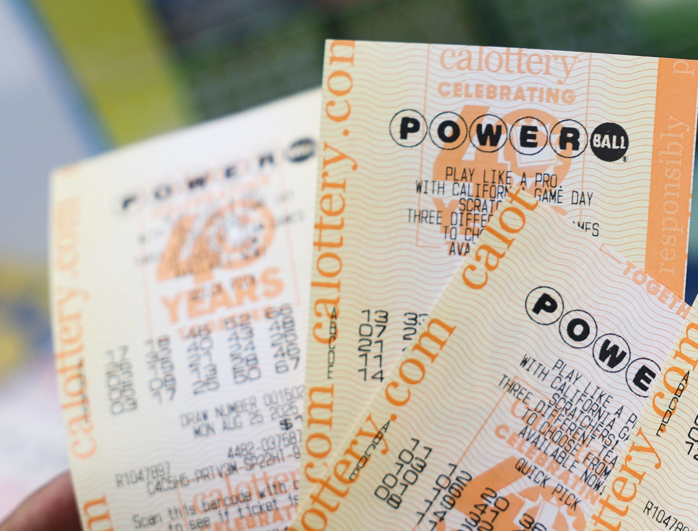 Por lo general, los participantes del Powerball pueden reclamar un premio de hasta $600 en cualquier lotería autorizada de la jurisdicción donde compraron el boleto. (Foto: Patrick T. Fallon / AFP)