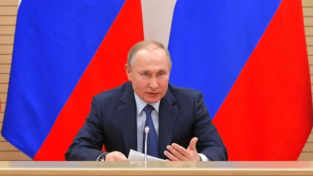 Putin llama a “no maquillar la situación” ante avance del COVID-19 en Rusia