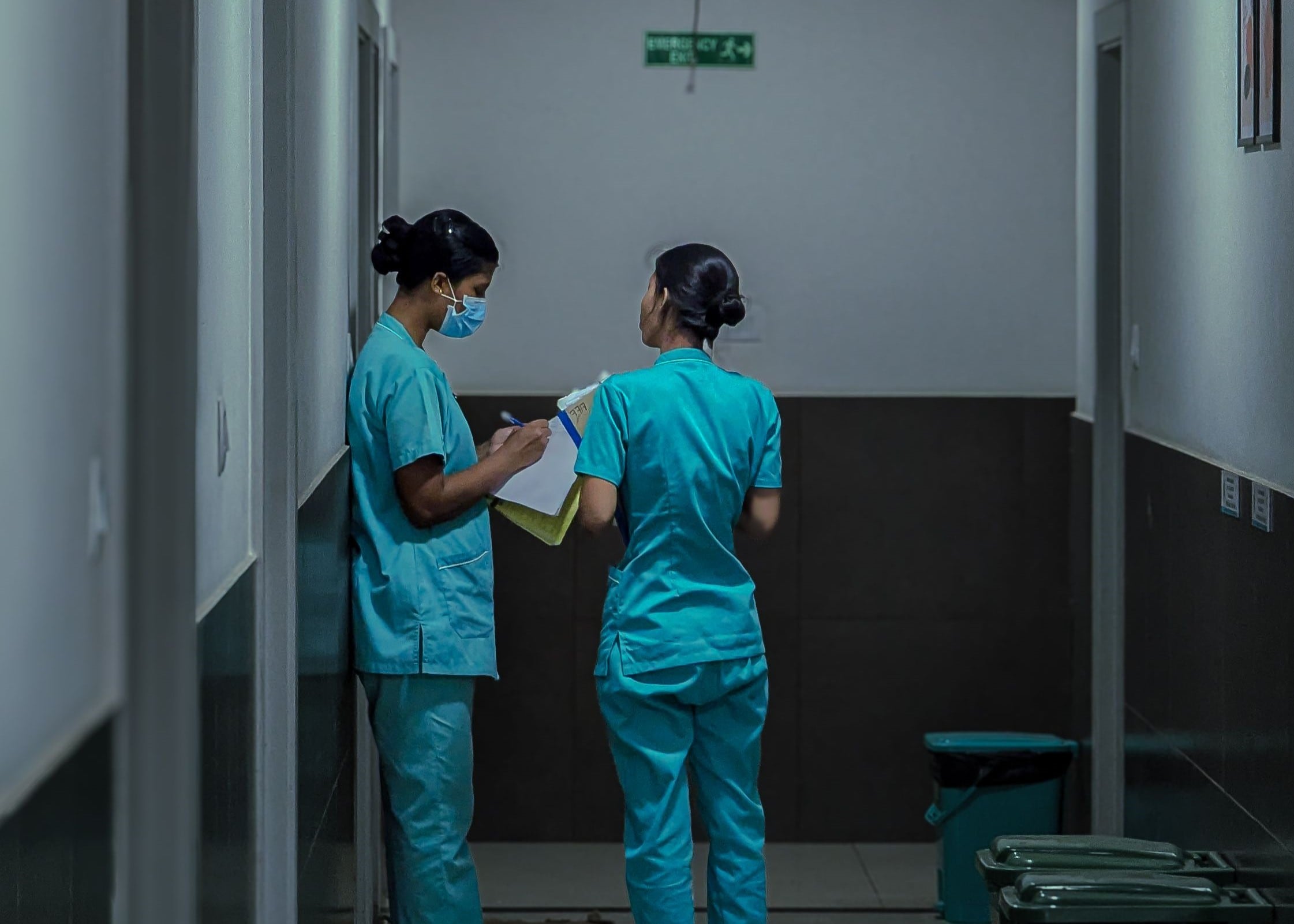 Cámara de Diputados aprueban dictamen contra el uso indebido de uniformes de enfermería. Foto: Adarsh Mp/Pexels