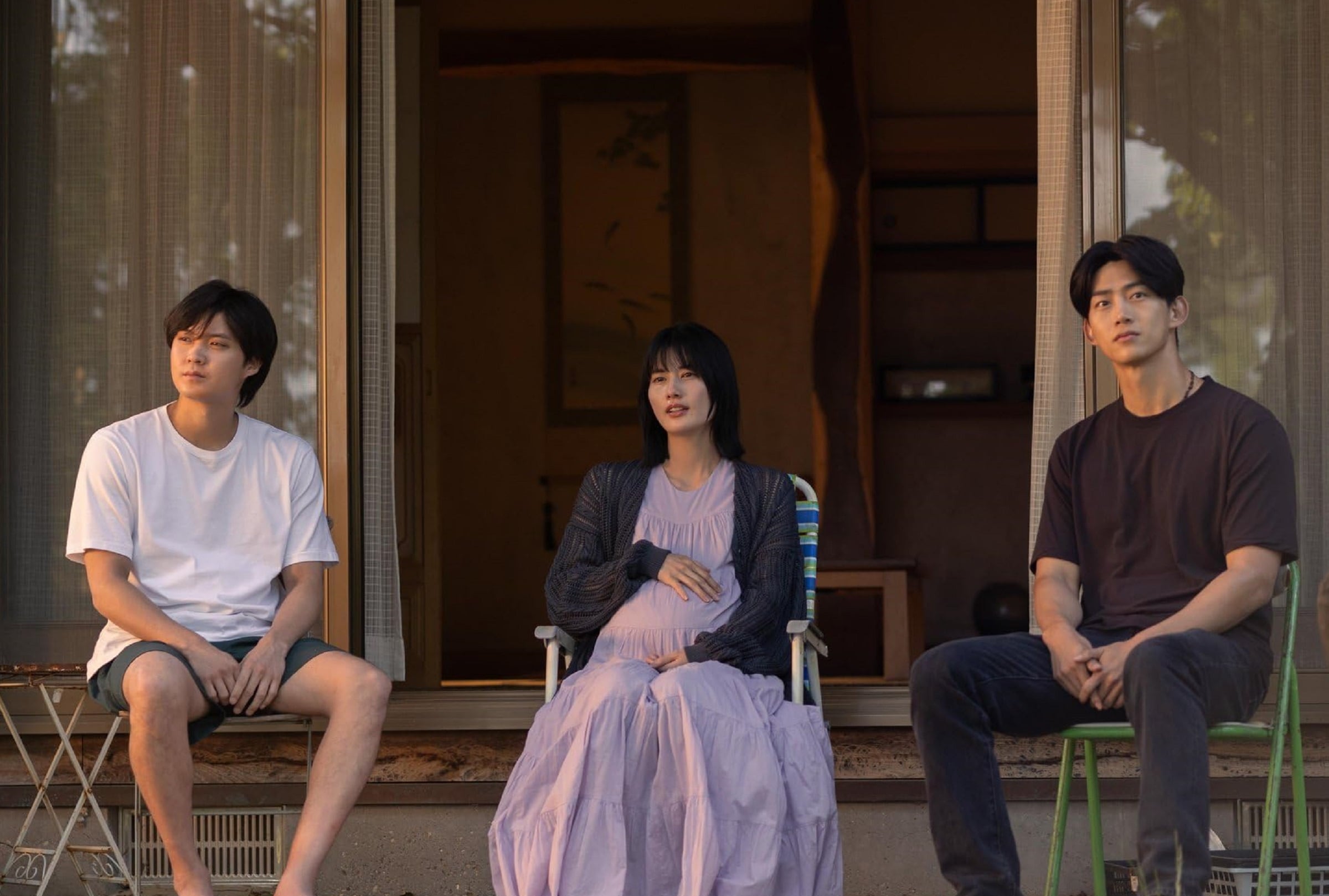 Hayato Isomura como Ryu Narutaki, Ai Hashimoto como Shinonome Sumiko y Taecyeon como Johan Hwang en la serie japonesa de "Almas gemelas" (Foto: Netflix)