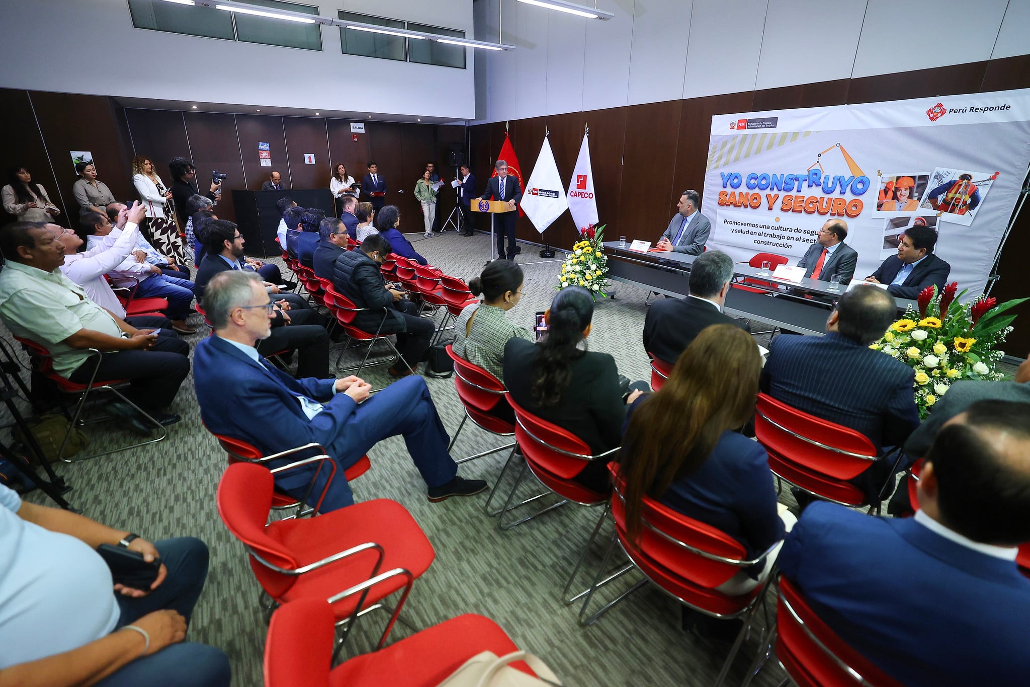El acuerdo entre CAPECO y la FTCCP contempla acciones de prevención de riesgos y capacitación para el sector construcción. Foto: MTPE