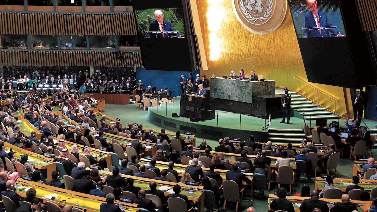 Trump llega a la Asamblea General de la ONU atascado en su guerra en Irán
