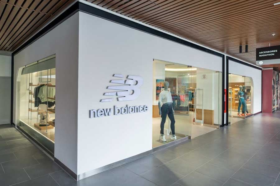 Las dos nuevas tiendas de New Balance siguen el formato habitual que la marca aplica en sus locales del país, con excepción del concepto exclusivo de La Molina.